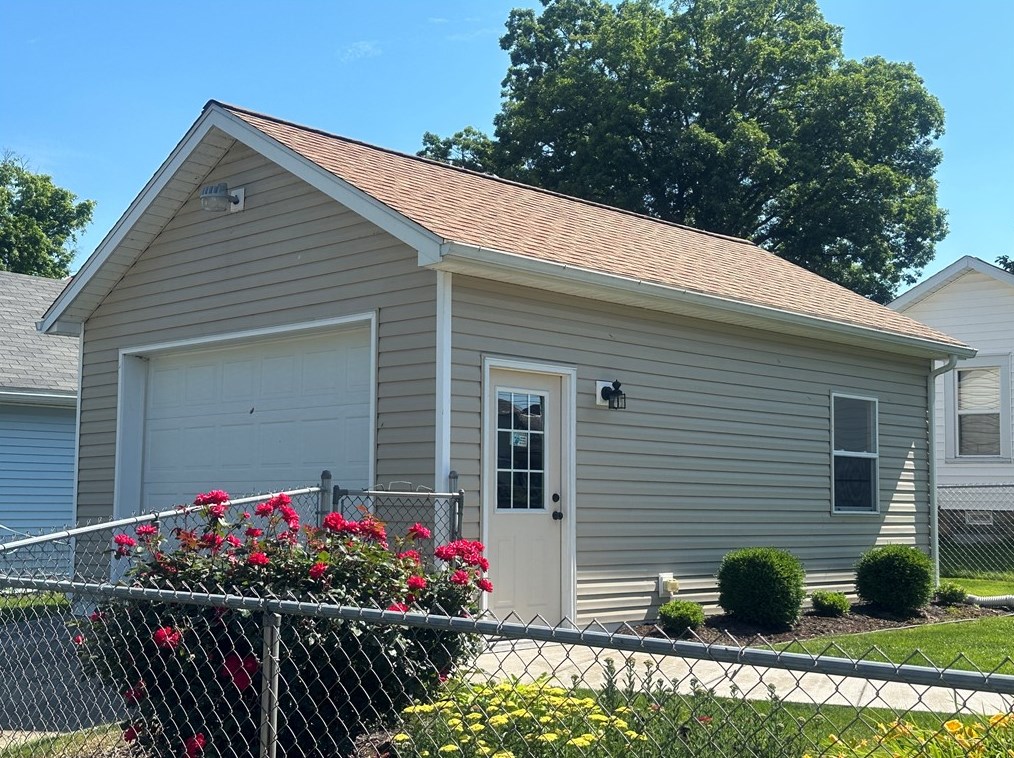 49 Line St, Hermitage, PA 16150
