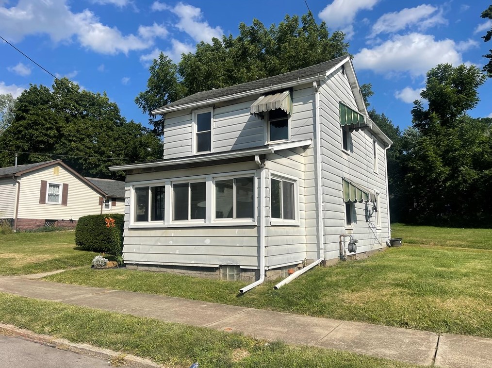 744 Lathrop St, New Castle, PA 16101