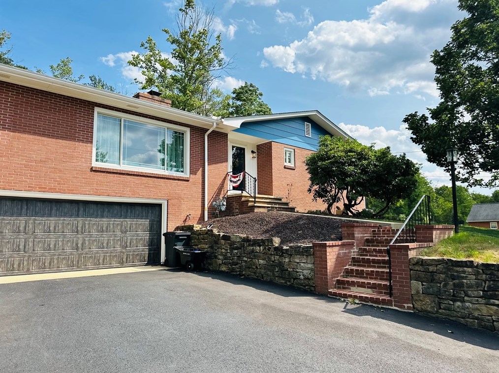 108 Charlotte Dr, Ligonier, PA 15658