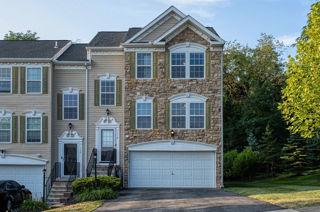 110 Lockheed Dr, Moon Twp, PA 15108