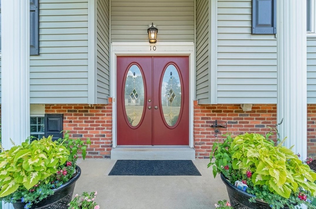 10 Victoria Dr, Finleyville, PA 15332
