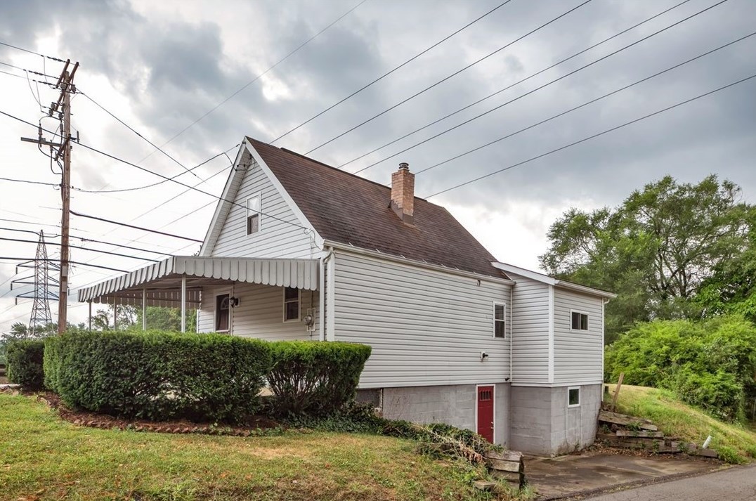 1555 Conway Wallrose Rd, Freedom, PA 15042