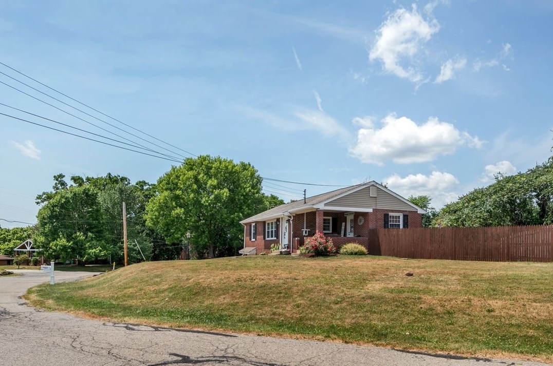33 Longvue Cir, Ambridge, PA 15003