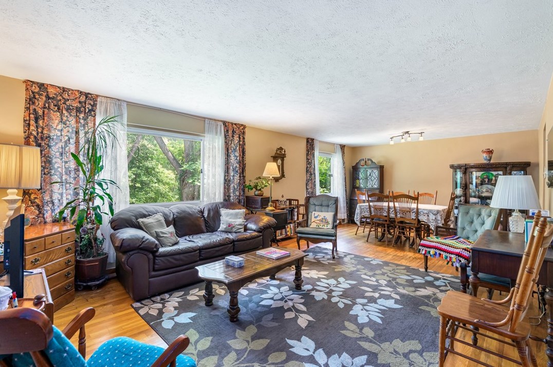 496 Filmore Rd, Pittsburgh, PA 15221