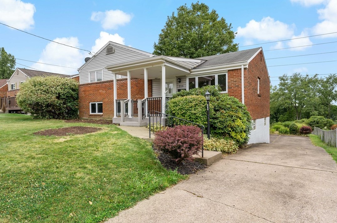 215 Spartan Dr, Monroeville, PA 15146