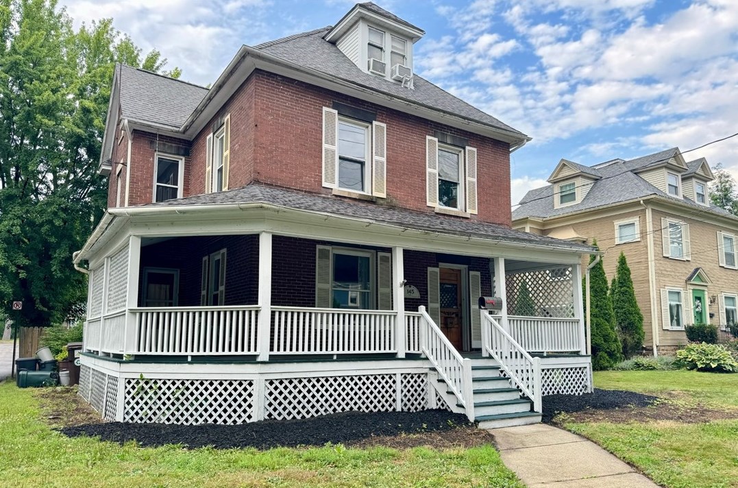 145 Pine St, Grove City, PA 16127-2017