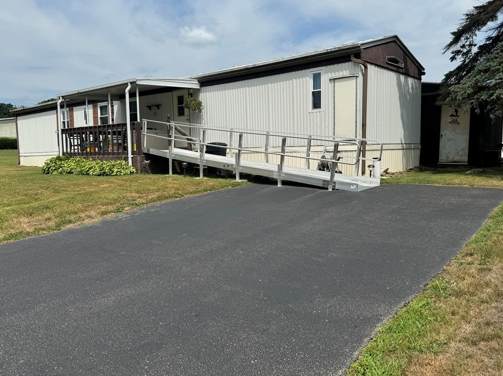 6 Holly Hill Dr, Freedom, PA 15042