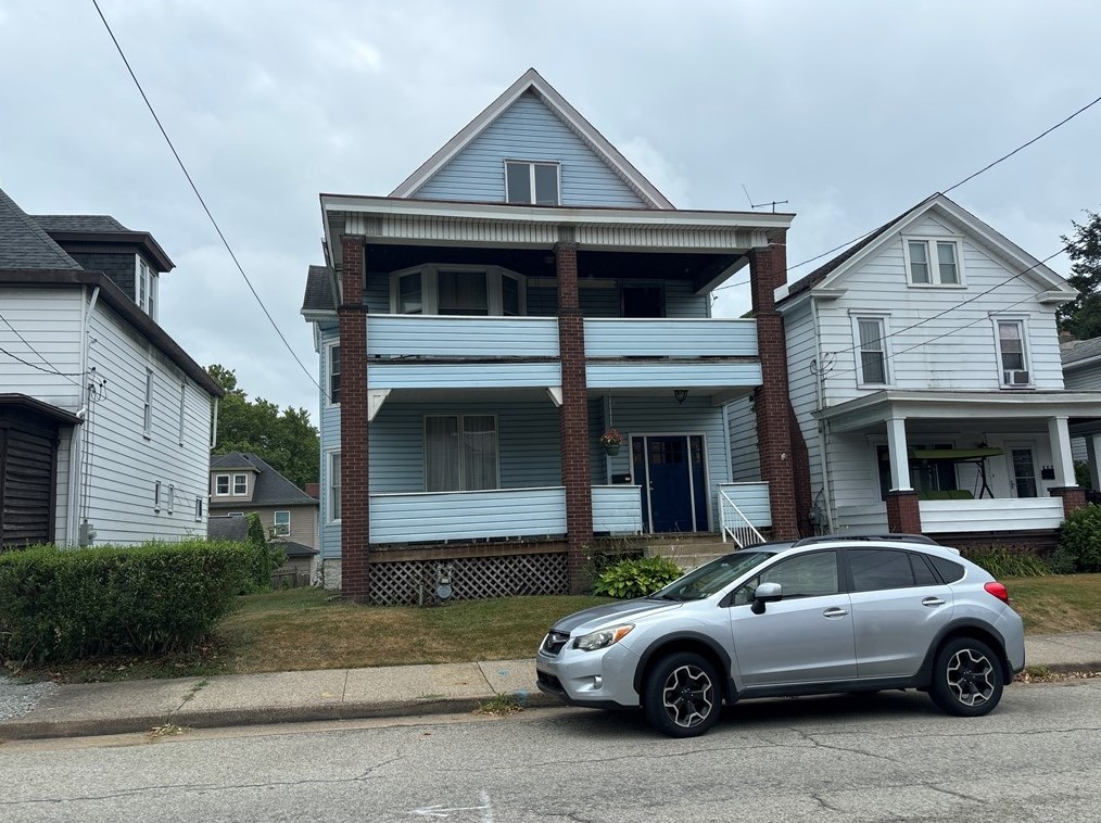 228 N 1st St, Jeannette, PA 15644