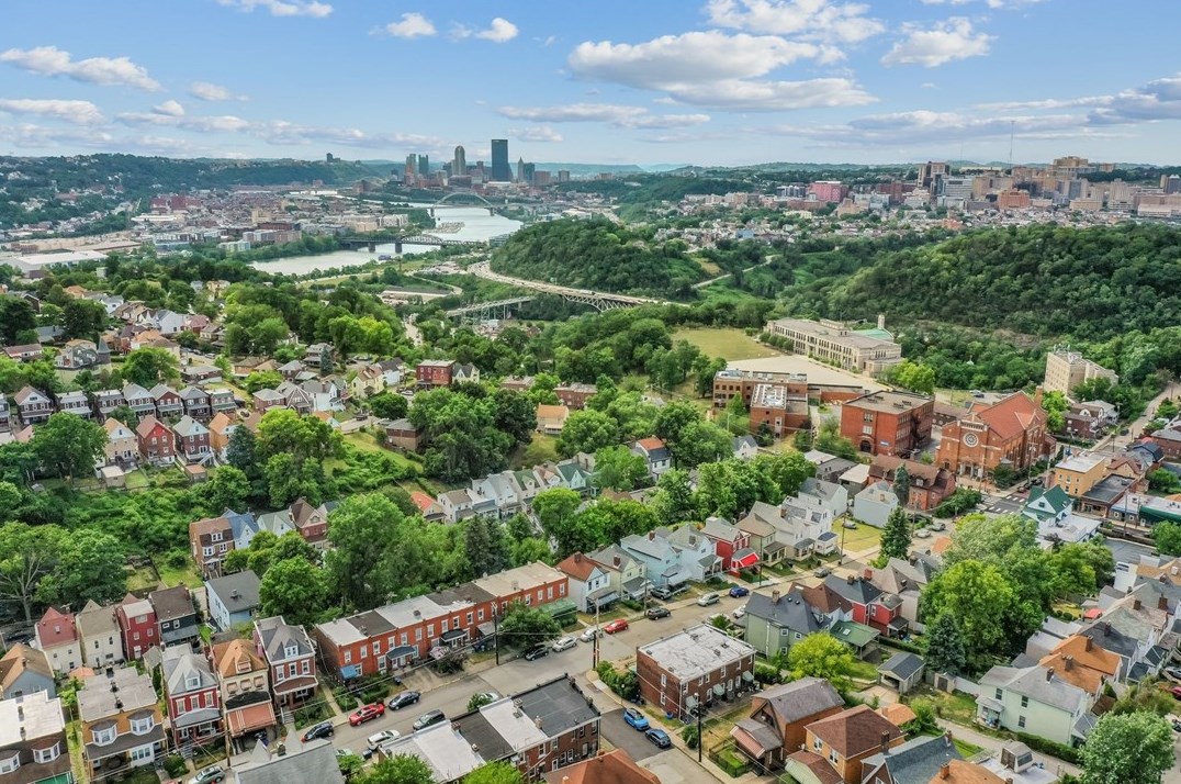 4106 Lydia St, Pittsburgh, PA 15207