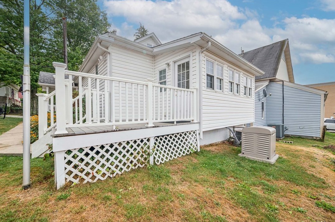 107 Green St, Claysville, PA 15323