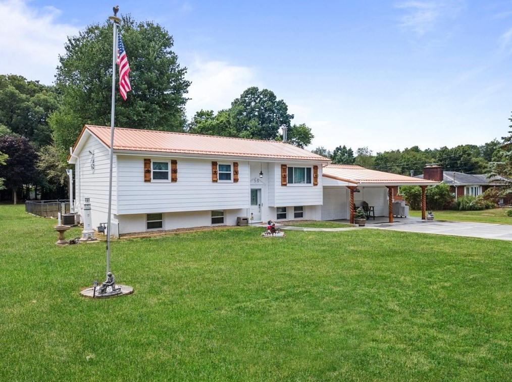 126 Dean St, Freedom, PA 15042