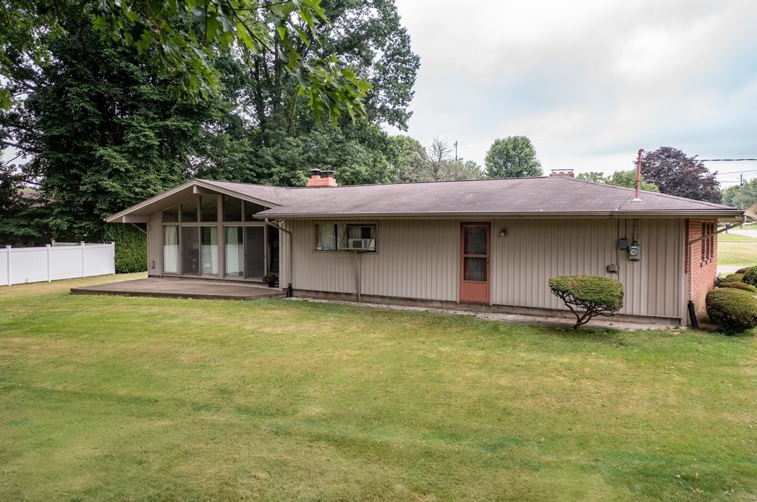 485 Richmond Dr, Hermitage, PA 16148