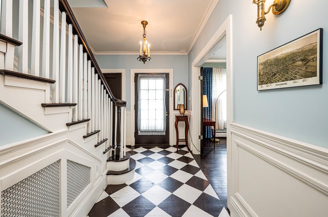 450 Main St, Greensburg PA 15601-1867 exterior