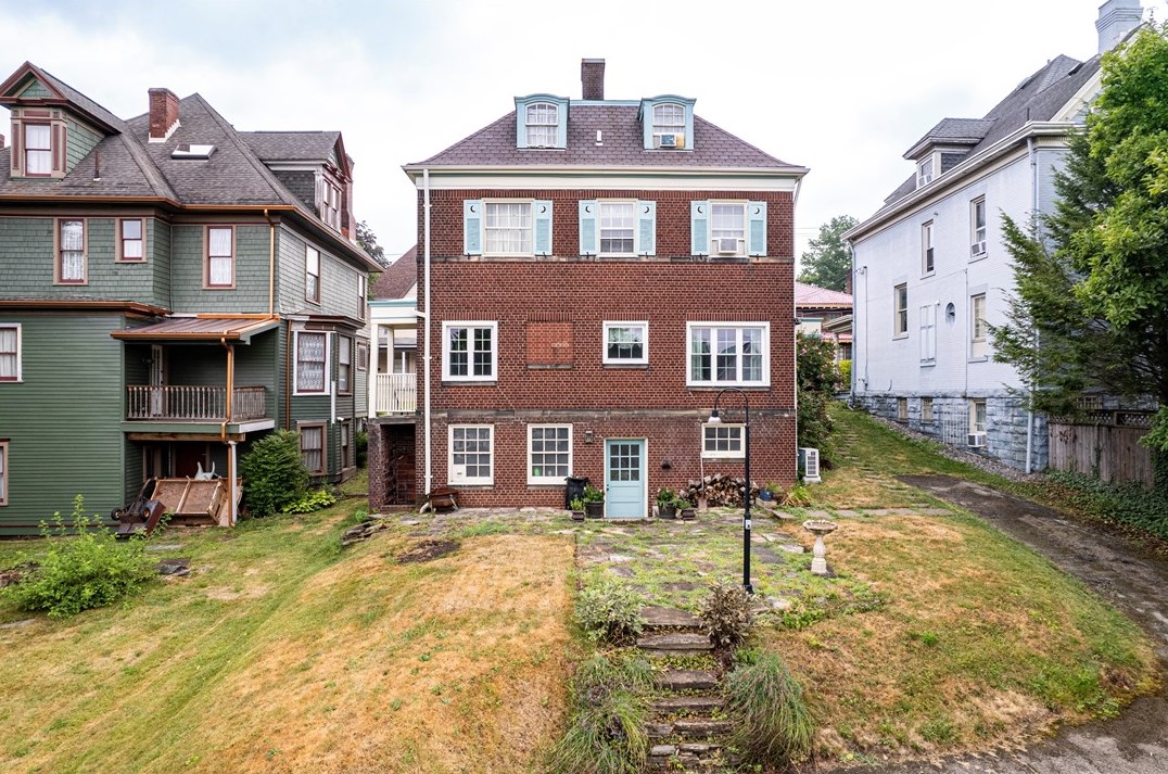 450 Main St, Greensburg PA 15601-1867 exterior