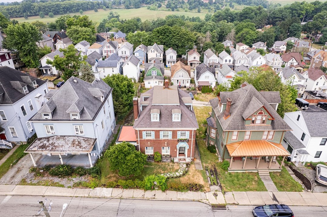 450 Main St, Greensburg PA 15601-1867 exterior