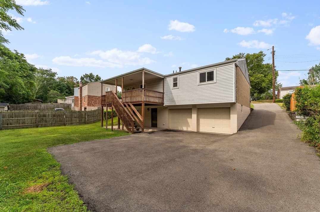 3969 Deervue Dr, Pittsburgh, PA 15227