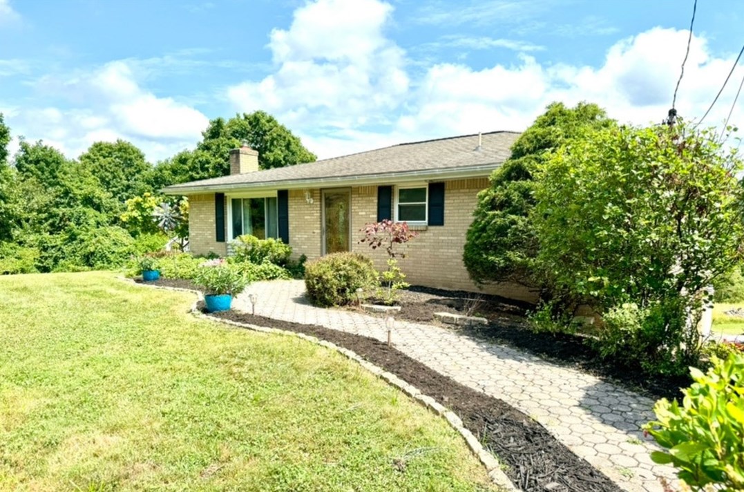 1050 Elicker Rd, New Kensington, PA 15068