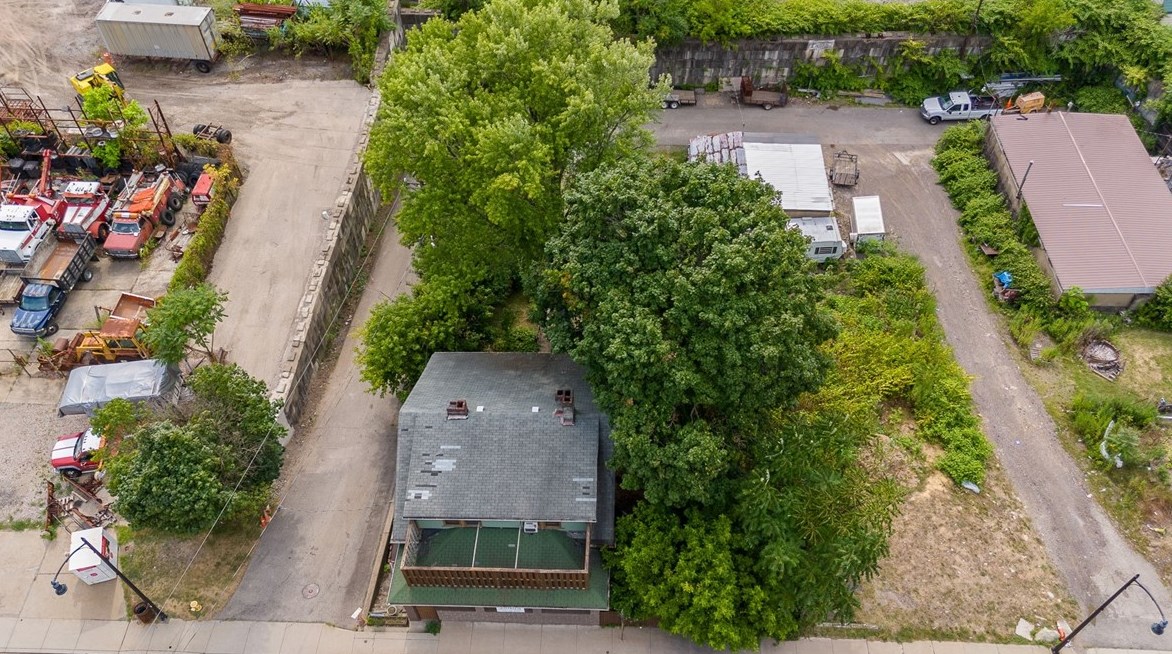 827 Butler St, Pittsburgh PA 15201-2621 exterior