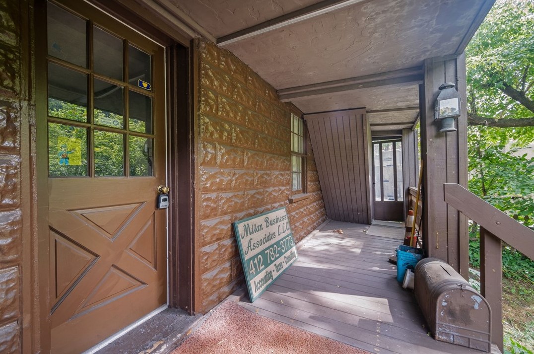 827 Butler St, Pittsburgh PA 15201-2621 exterior