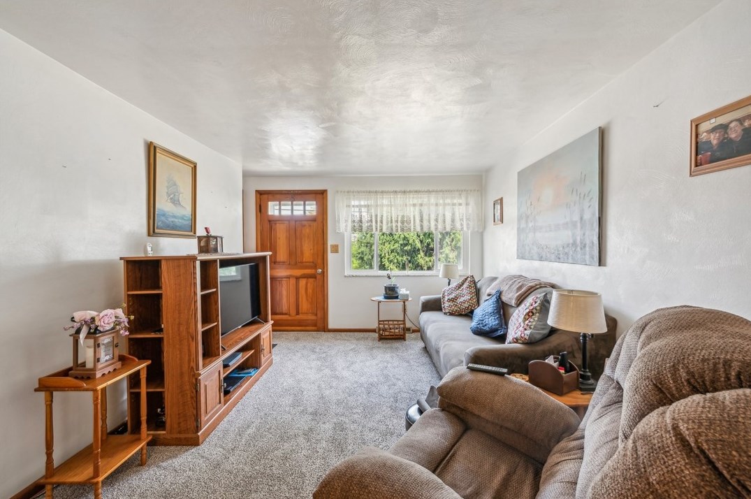 111 Sheffield Dr, North Huntingdon, PA 15642