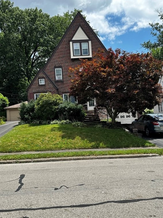 290 N Myers Ave, Hermitage, PA 16146