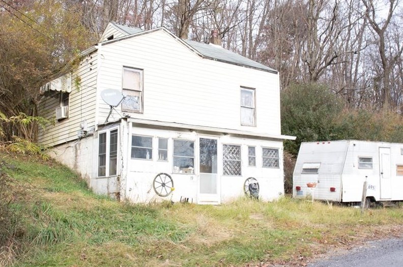 695 Shaffer Rd, Hookstown, PA 15050