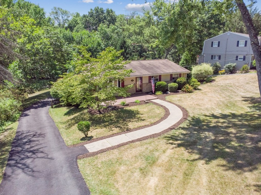 609 Greenspring Dr, Gibsonia, PA 15044