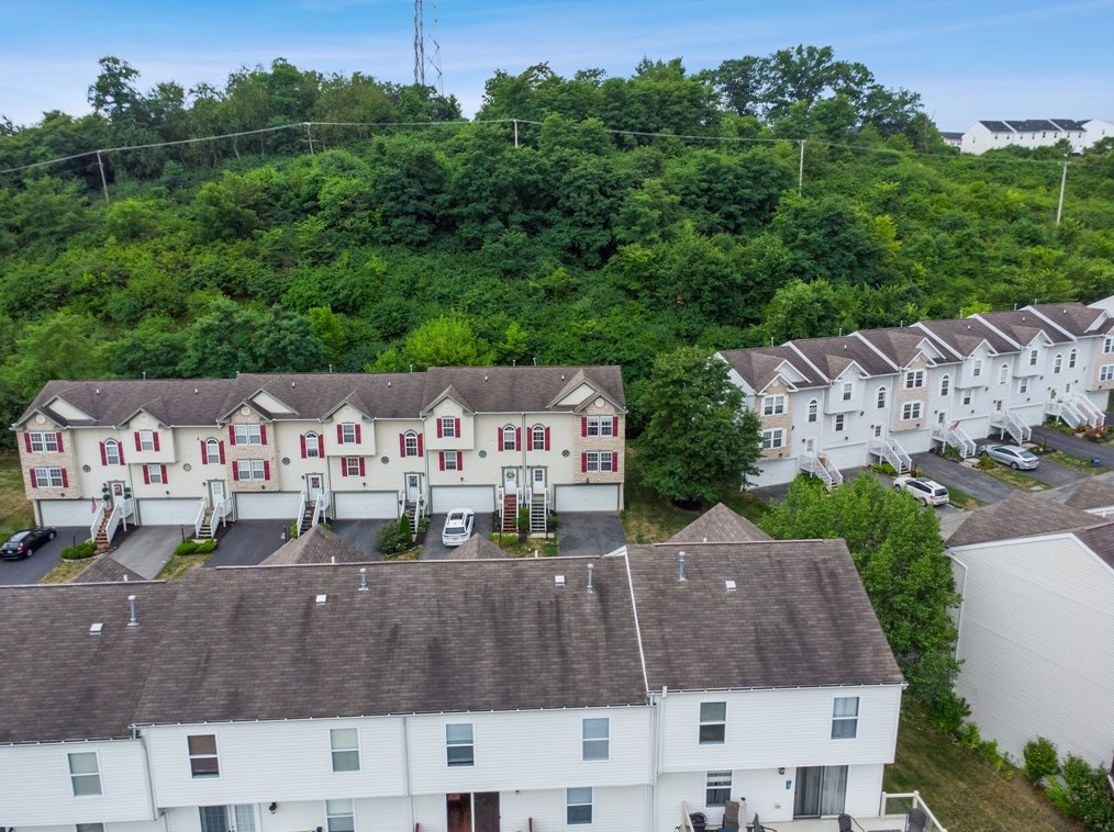 140 Mountain Dr, Collier Township, PA 15106