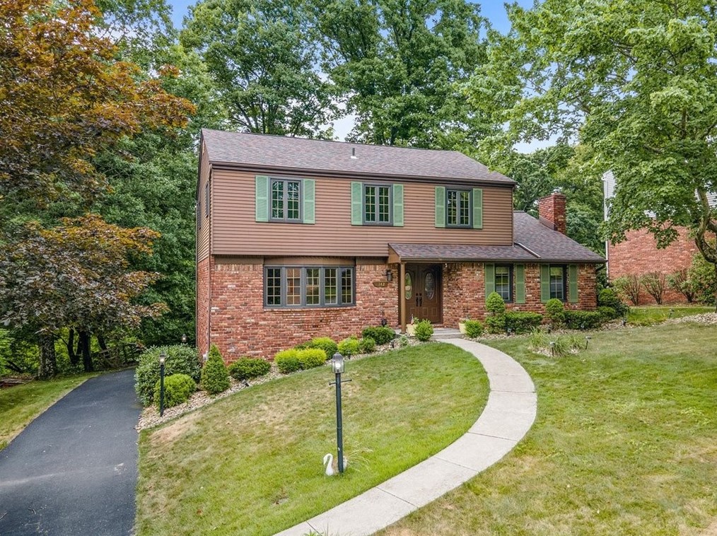 142 Hidden Valley Dr, Pittsburgh, PA 15237