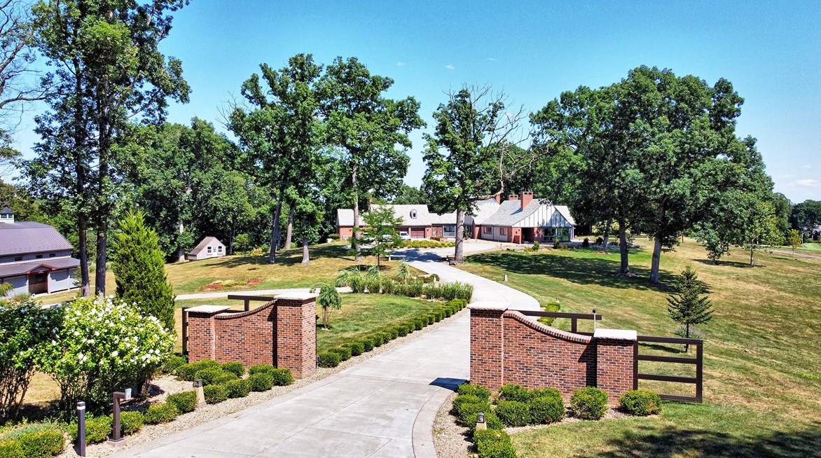 135 Fox Hill Dr, Sewickley, PA 15143