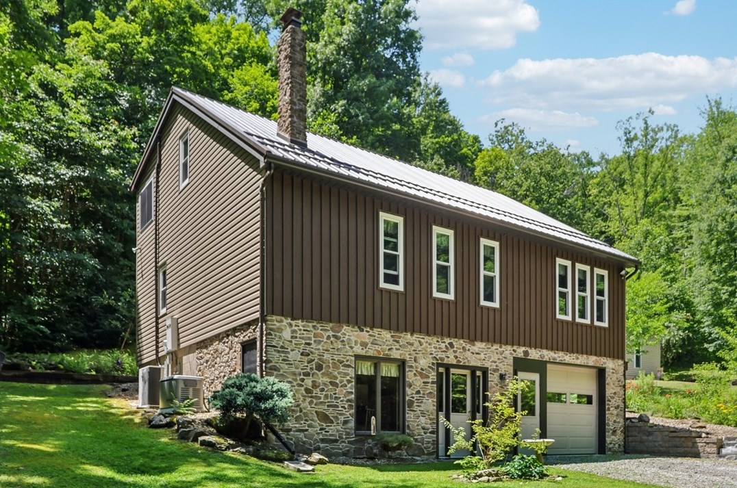 447 Creek Rd, Fredonia, PA 16124
