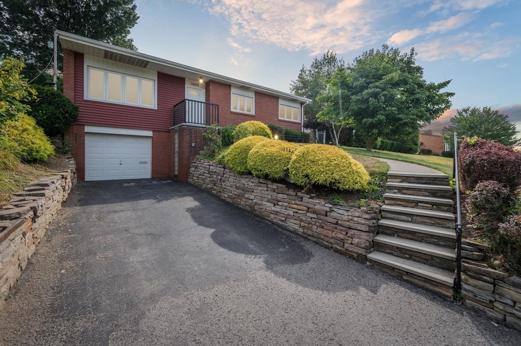 1285 Girard Rd, Pittsburgh, PA 15227