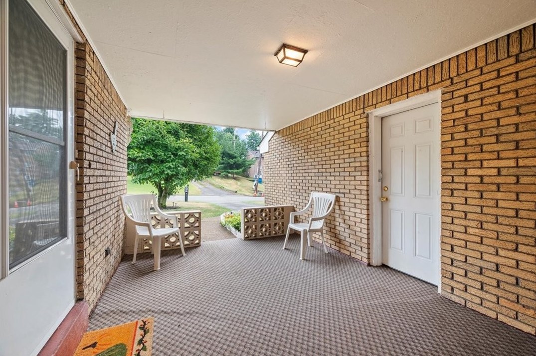 201 Dix Dr, North Versailles, PA 15137-2501
