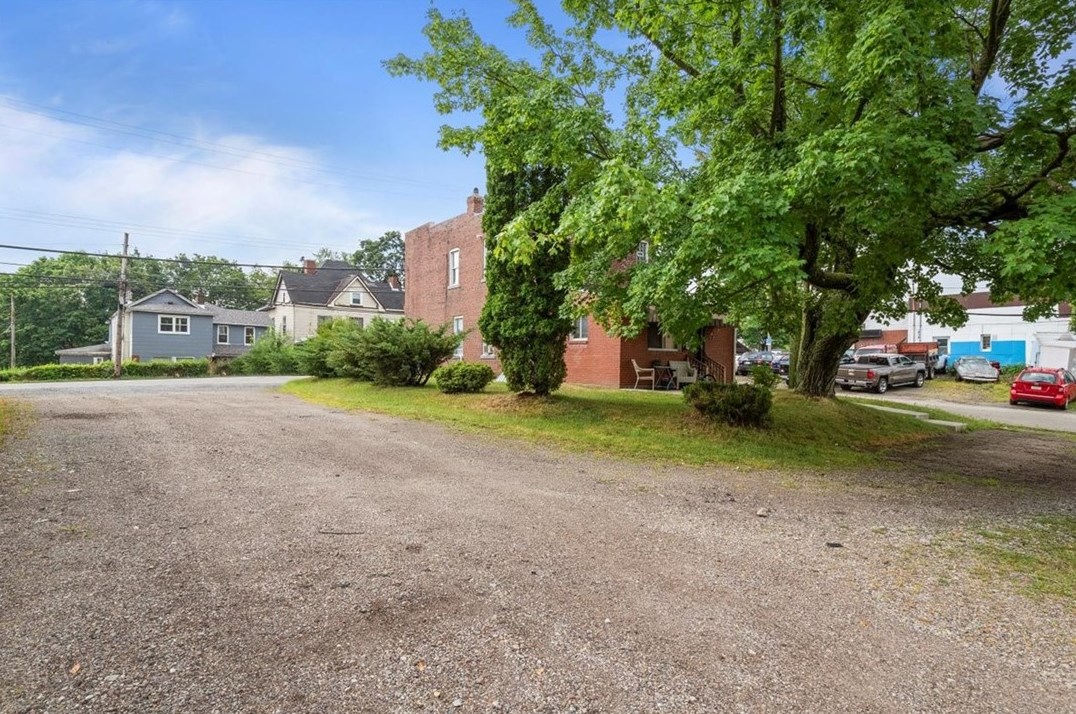 9929 Frankstown Rd, Pittsburgh PA 15235-3006 exterior