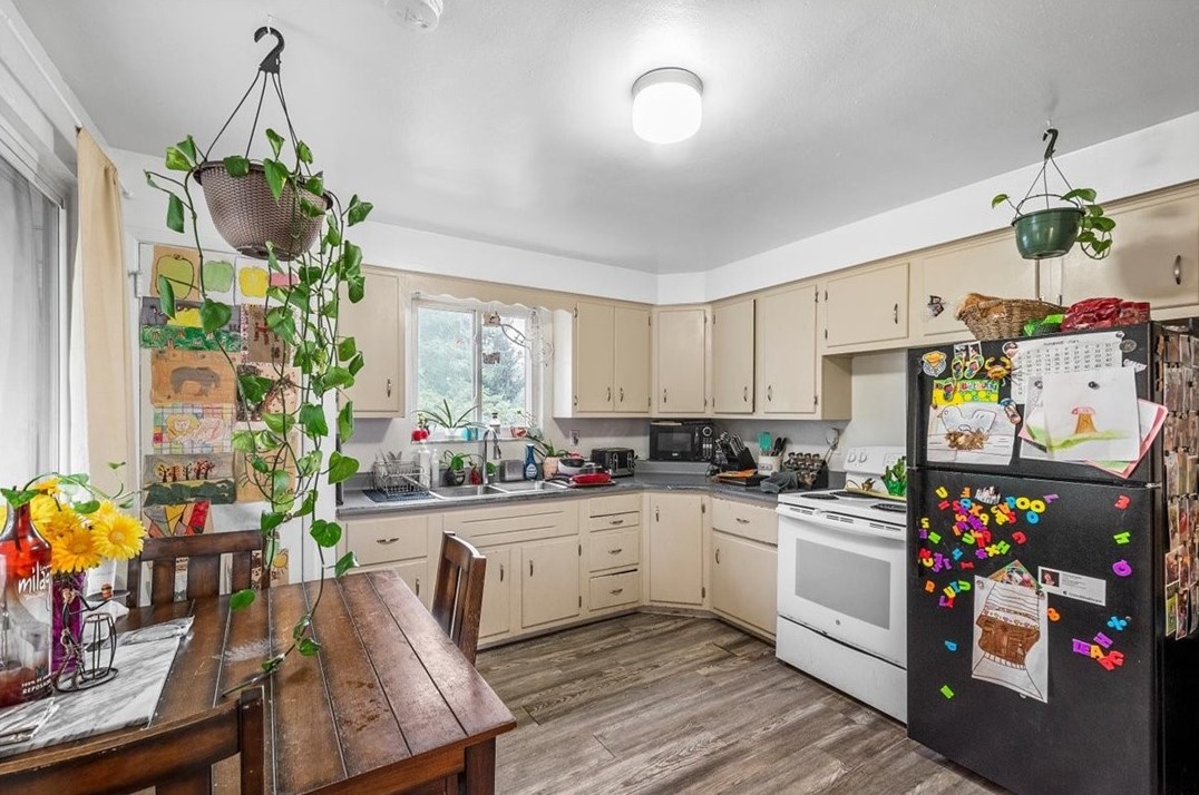 9929 Frankstown Rd, Pittsburgh PA 15235-3006 exterior