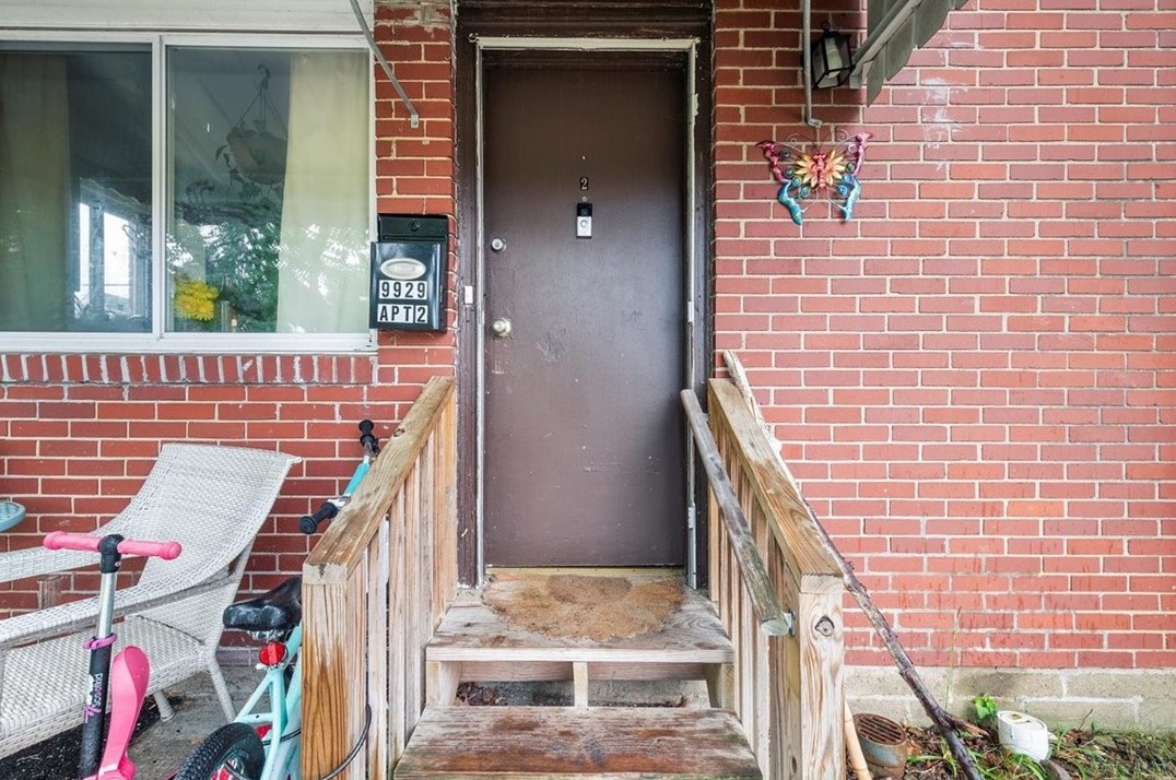 9929 Frankstown Rd, Pittsburgh PA 15235-3006 exterior