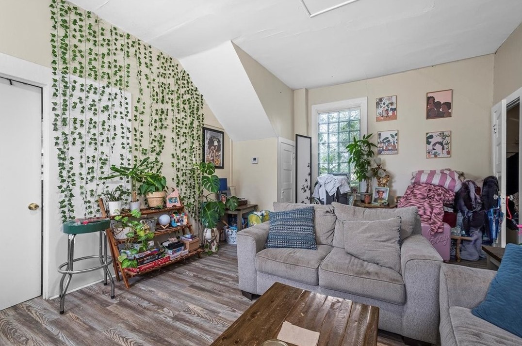 9929 Frankstown Rd, Pittsburgh PA 15235-3006 exterior