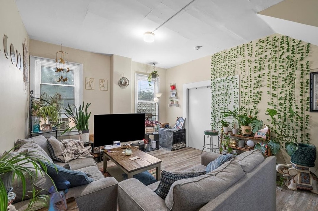 9929 Frankstown Rd, Pittsburgh PA 15235-3006 exterior