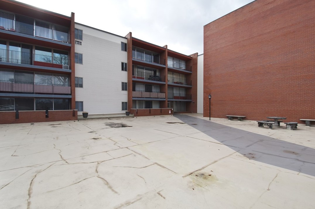 446 Hoodridge Dr #lt-2, Pittsburgh, PA 15234