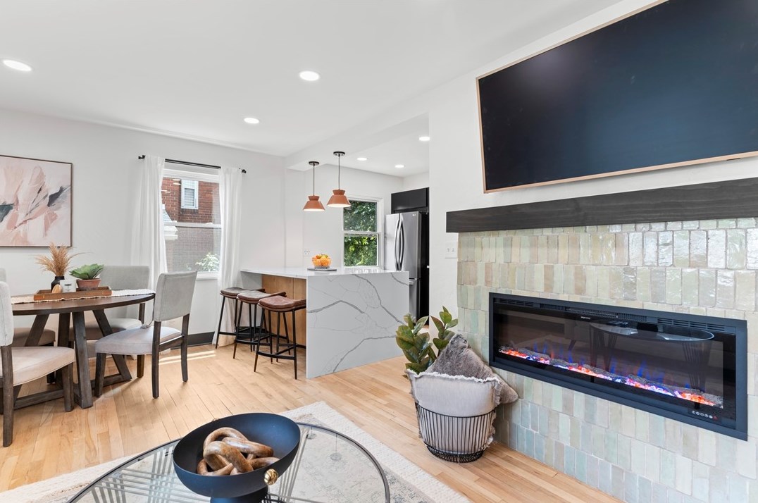 1047 Mccabe St, Pittsburgh, PA 15201