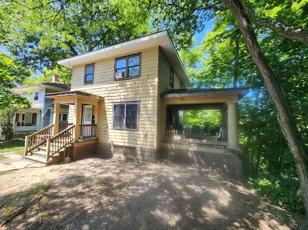639 Edgewood Rd, Hermitage, PA 16146