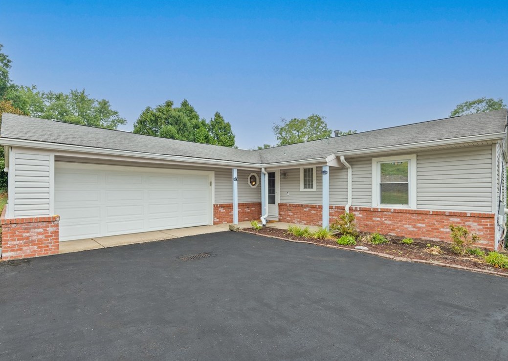 430 Robinhood Ln, Canonsburg, PA 15317