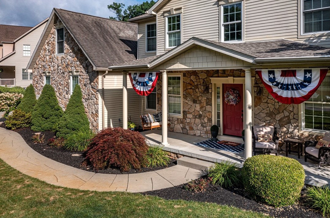 2165 Pierce Bluffs Dr, Hermitage, PA 16148