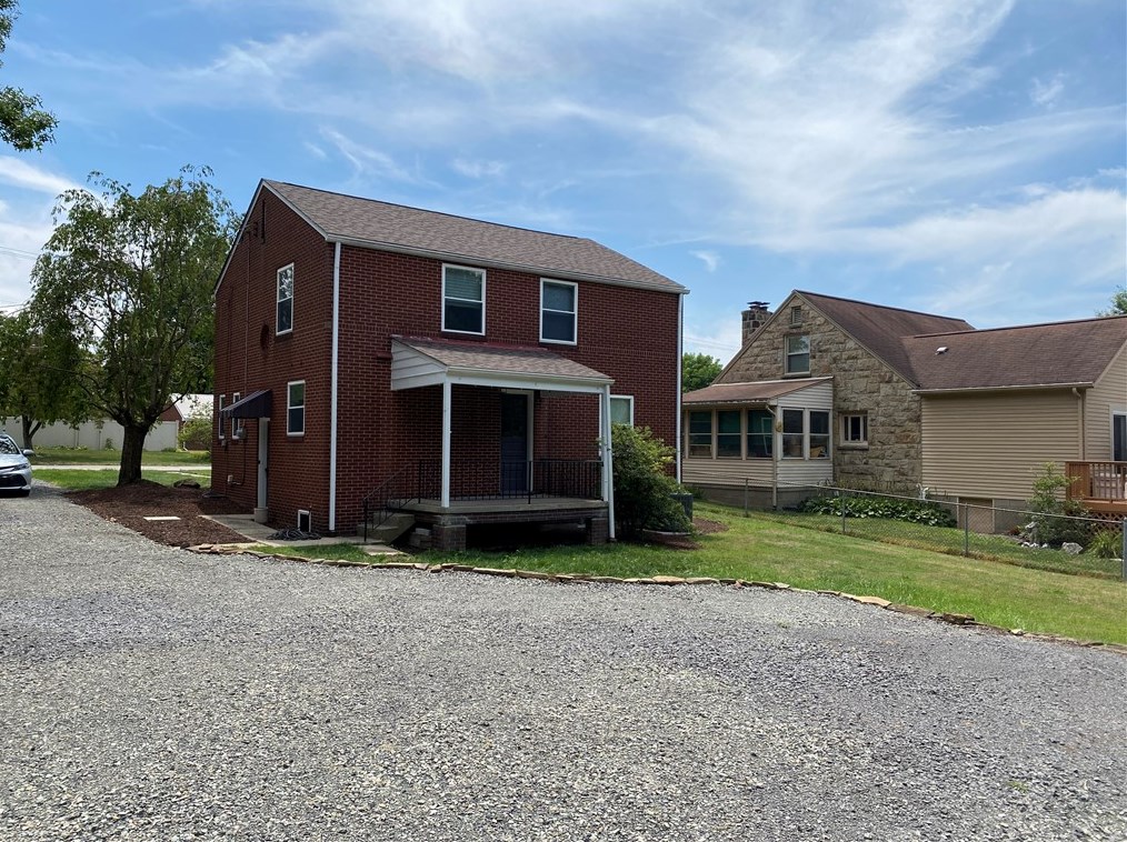 229 Marlboro Dr, New Kensington, PA 15068