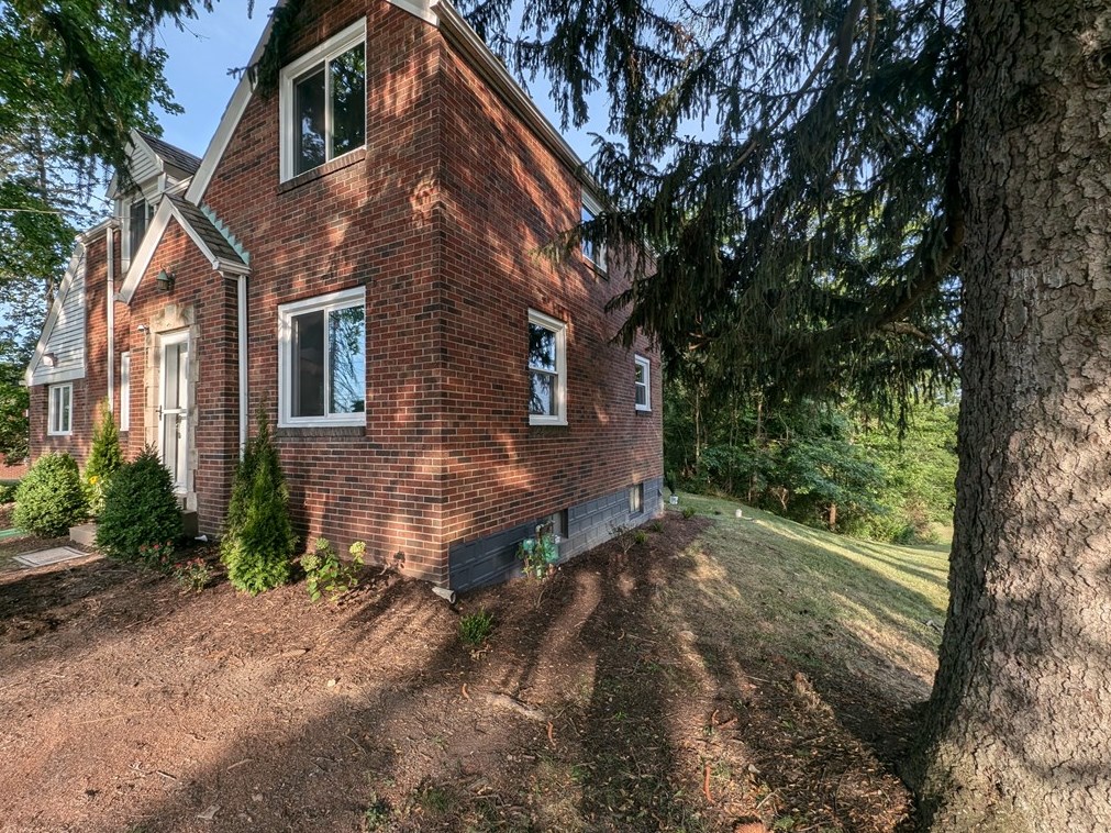 2411 Nicholson Rd, Sewickley, PA 15143