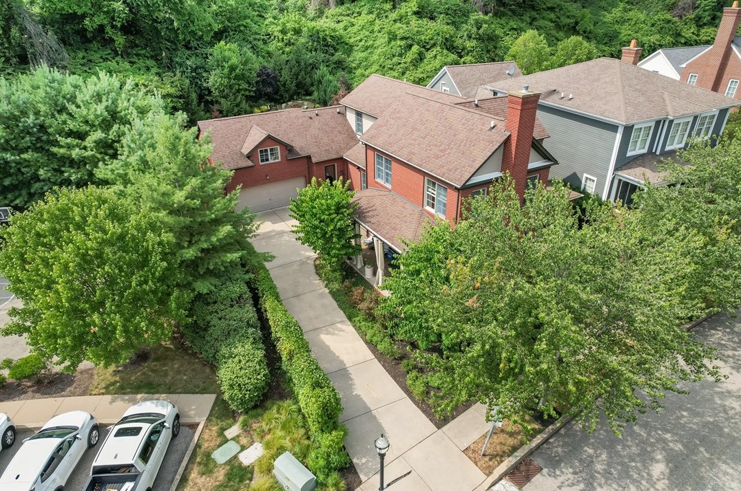1353 Fairstead Ln, Pittsburgh, PA 15217