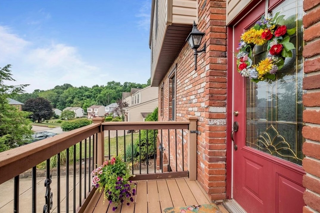 121 Peppertree Dr, New Kensington, PA 15068