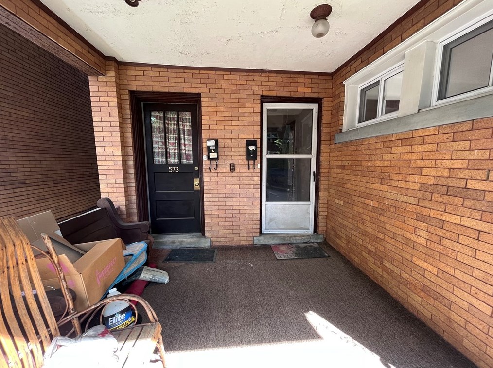 573 End Ave, Pittsburgh PA  15221-3261 exterior