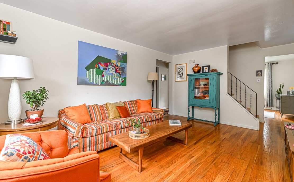 8 Mary Lue Dr, Pittsburgh, PA 15223