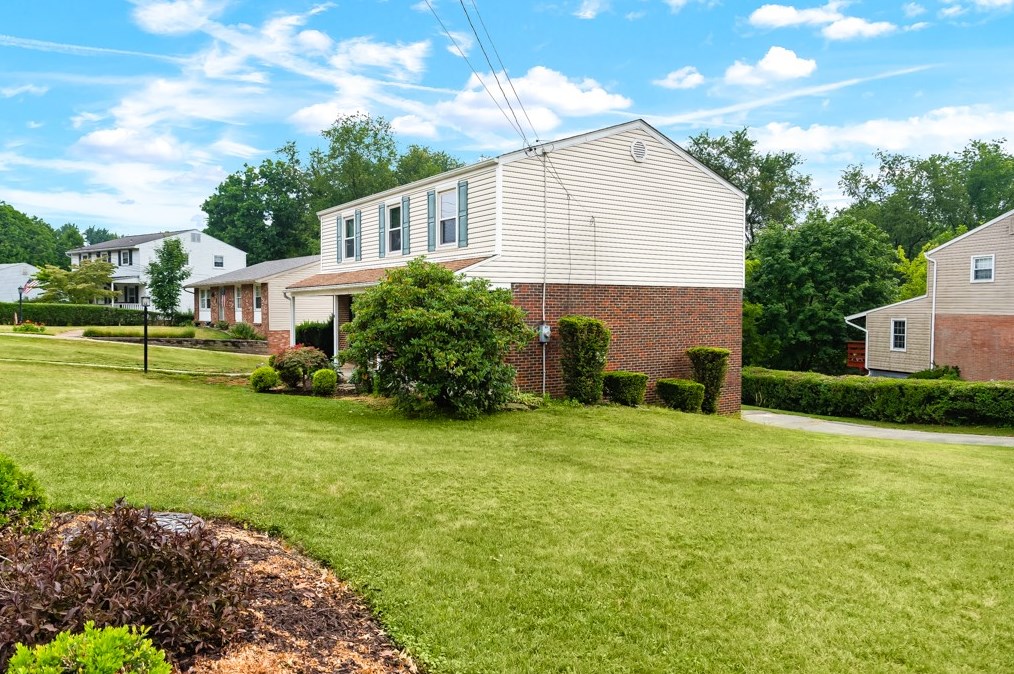 200 Cresthaven Ln, Pittsburgh, PA 15237